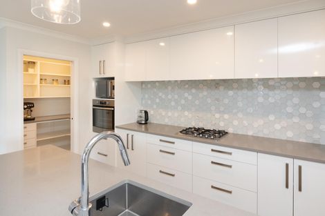 Photo of property in 6 Atlantic Drive, Fitzherbert, Palmerston North, 4410