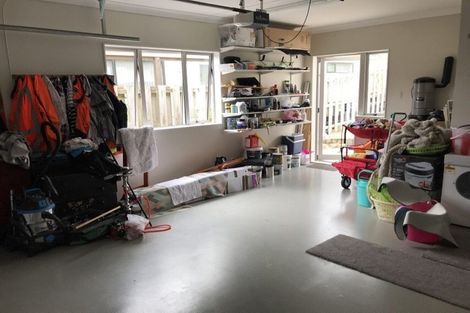 Photo of property in 24 Midhurst Avenue, Henderson, Auckland, 0612