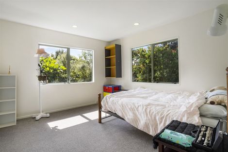 Photo of property in 2/23 Ludlow Terrace, Totara Vale, Auckland, 0627