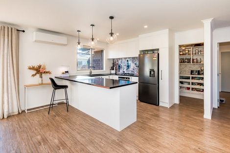 Photo of property in 7 Kikorangi Way, Paraparaumu, 5032