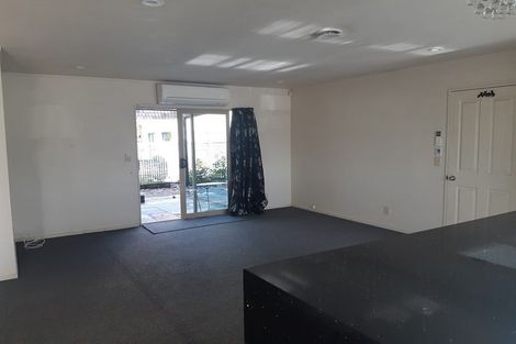 Photo of property in 2 Lockington Avenue, Henderson, Auckland, 0612