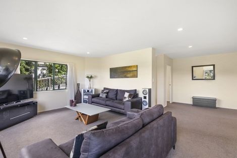 Photo of property in 2/60 Arran Road, Browns Bay, Auckland, 0630