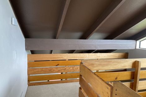 Photo of property in 5/25a Beach Road, Te Atatu Peninsula, Auckland, 0610