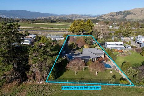 Photo of property in 901 State Highway 1, Te Horo, Otaki, 5581