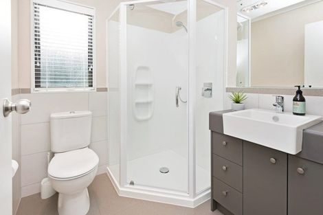 Photo of property in 1 Lorenzo Way, Flat Bush, Auckland, 2016