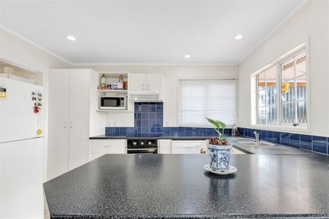 Photo of property in 1 Cascades Road, Pakuranga Heights, Auckland, 2010