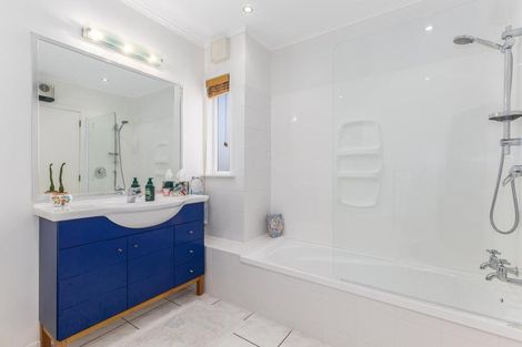 Photo of property in 3 Romney Square, Tawa, Wellington, 5028