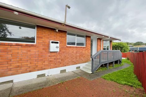 Photo of property in 2/82 Moore Street, Hillcrest, Auckland, 0627