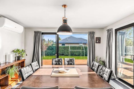 Photo of property in 8 Stonebridge Lane, Oxford, 7430