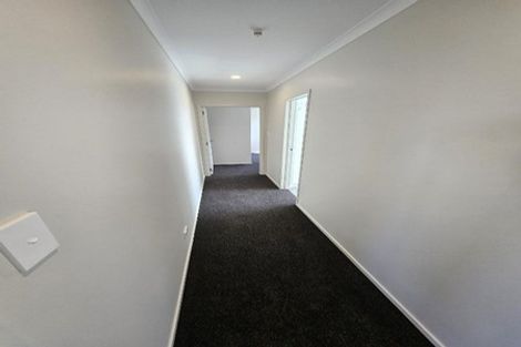 Photo of property in 27 Hammick Crescent, Pyes Pa, 3112