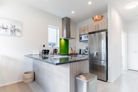 Photo of property in 5 Stitchbird Crescent, Papakura, 2110