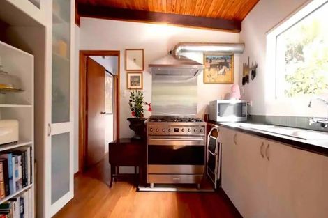 Photo of property in 556 Scenic Drive, Waiatarua, Auckland, 0612