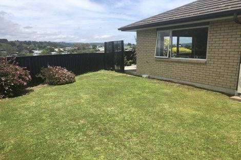 Photo of property in 86 Sunstone Crescent, Timberlea, Upper Hutt, 5018