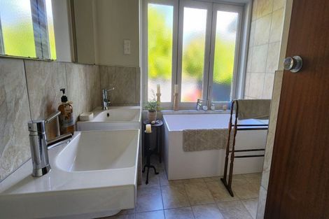 Photo of property in 66 Braid Road, St Andrews, Hamilton, 3200