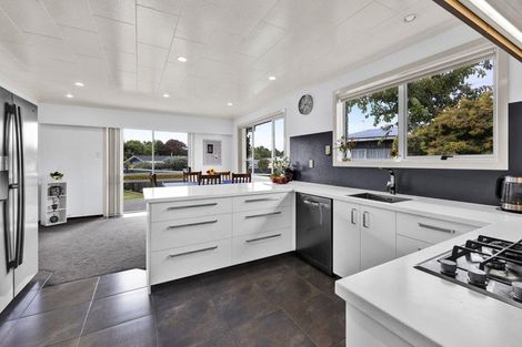 Photo of property in 18 Oberon Street, Stratford, 4332