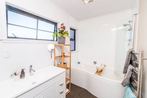 Photo of property in 13 Pennant Grove, Titahi Bay, Porirua, 5022