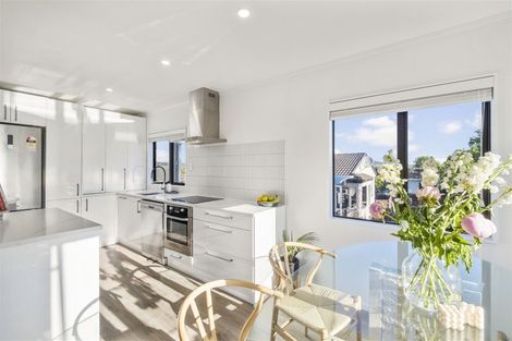 Photo of property in 1/136 Bradbury Road, Botany Downs, Auckland, 2010