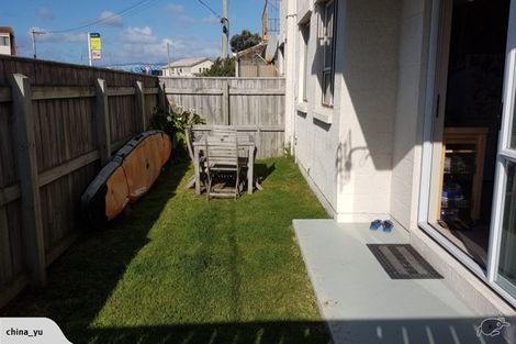 Photo of property in 1/102 Lyall Parade, Lyall Bay, Wellington, 6022