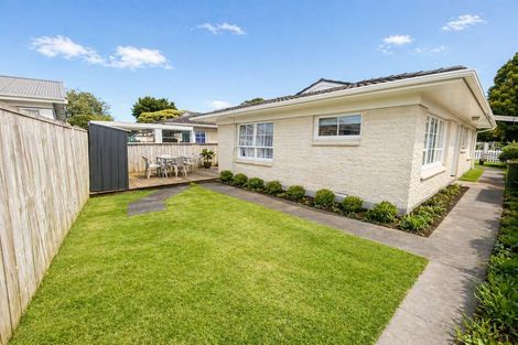 Photo of property in 1/2 Onslow Road, Papakura, 2110