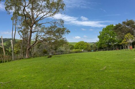 Photo of property in 1187 Peak Road, Helensville, 0875
