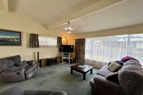 Photo of property in 1 Spicer Place, Tawa, Wellington, 5028
