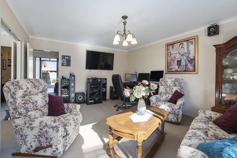 Photo of property in 25 Geneva Terrace, Kelvin Grove, Palmerston North, 4414