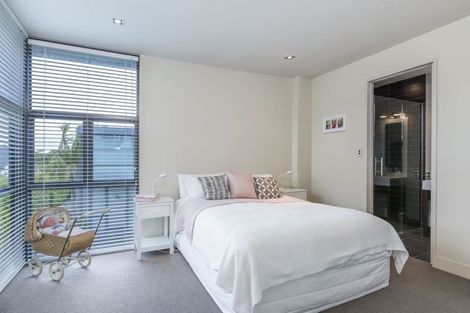 Photo of property in 4a Norwood Road, Bayswater, Auckland, 0622