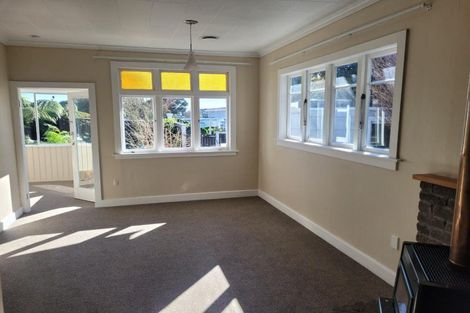 Photo of property in 105 Fulford Street, New Plymouth, 4310