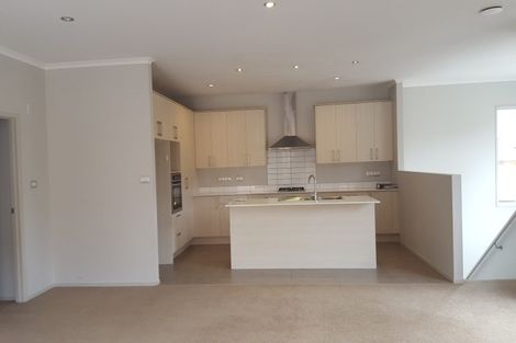 Photo of property in 13 Horizon View Road, Oteha, Auckland, 0632