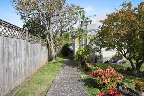 Photo of property in 70 Lake Road, Northcote, Auckland, 0627