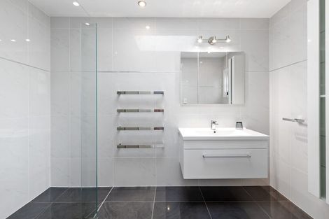 Photo of property in 1/26 Manly Esplanade, Browns Bay, Auckland, 0630