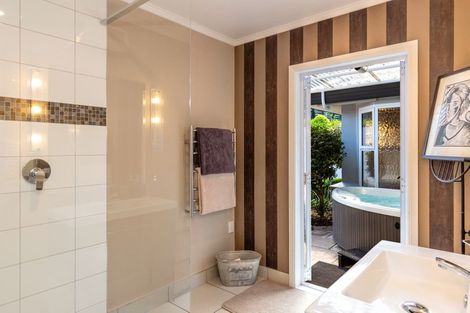 Photo of property in 2 Krissell Place, Acacia Bay, Taupo, 3330