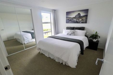 Photo of property in 5 Sauterne Road, Kumeu, 0810
