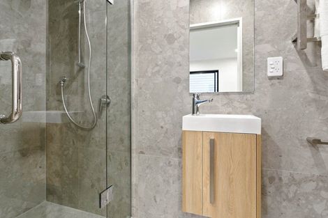 Photo of property in 1d Valron Road, Te Atatu South, Auckland, 0602