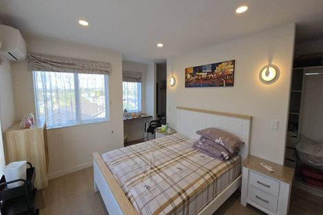 Photo of property in 37a La Trobe Street, Pakuranga Heights, Auckland, 2010