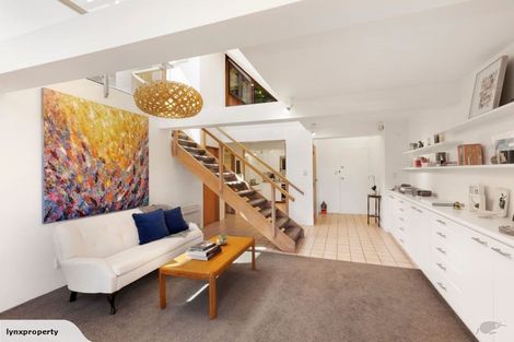 Photo of property in 3 Whiorau Grove, Lowry Bay, Lower Hutt, 5013