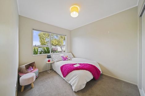 Photo of property in 2/5 Cheam Place, Pakuranga Heights, Auckland, 2010