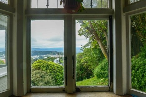 Photo of property in 1b Apuka Street, Brooklyn, Wellington, 6021