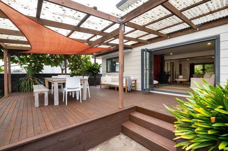 Photo of property in 280 Clifton Road, Te Awanga, 4102