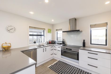 Photo of property in 24a Roberts Line, Kelvin Grove, Palmerston North, 4414