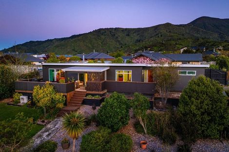 Photo of property in 11 Glentui Place, Waikawa, Picton, 7220