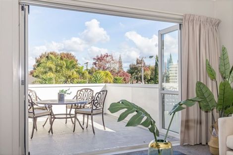 Photo of property in 69 Buscomb Avenue, Henderson, Auckland, 0610