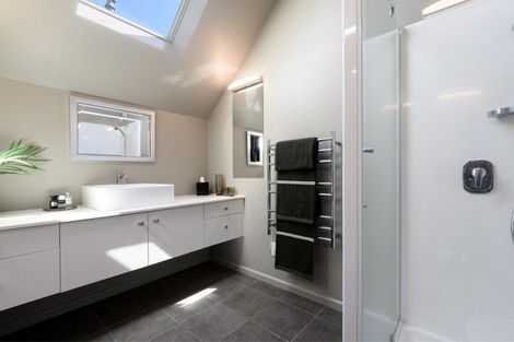 Photo of property in 247 Devonport Road, Tauranga, 3110