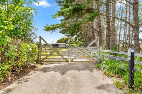 Photo of property in 842 South Head Road, South Head, Helensville, 0874
