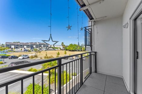 Photo of property in 10a/71 Spencer Road, Oteha, Auckland, 0632