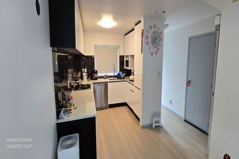 Photo of property in 20 Barnea Circle, Glen Eden, Auckland, 0602