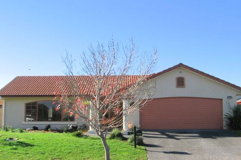 Photo of property in 2 Millstone Lane, Henderson, Auckland, 0612