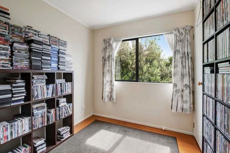 Photo of property in 16 Orewa Heights Crescent, Orewa, 0931