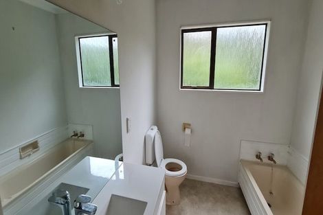 Photo of property in 6 Wingfield Place, Churton Park, Wellington, 6037