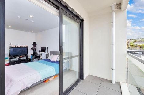 Photo of property in Apollo Apartments, 201/46 Rosedale Road, Rosedale, Auckland, 0632